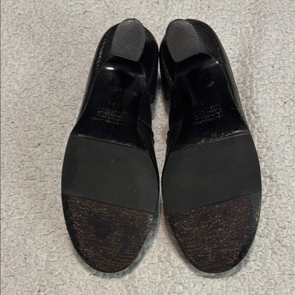 Anyi Lu Italian Black Leather Heels with Scalloped Design - Picture 6 of 7